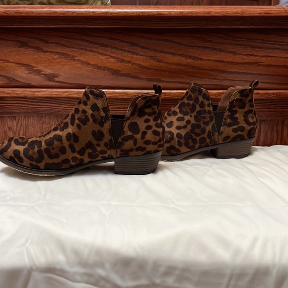 Pierre Dumas Animal Print Booties - Picture 2 of 7